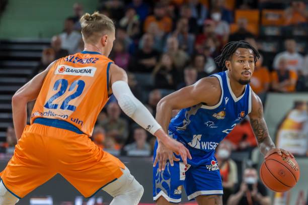 他们与西班 他们与西班