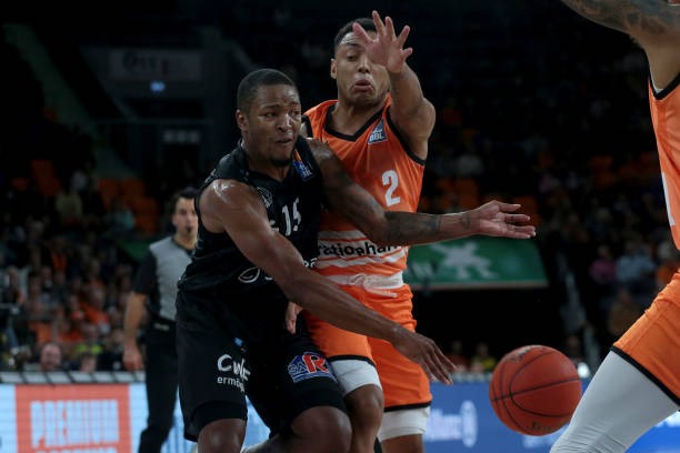 法国媒体采 法国媒体采