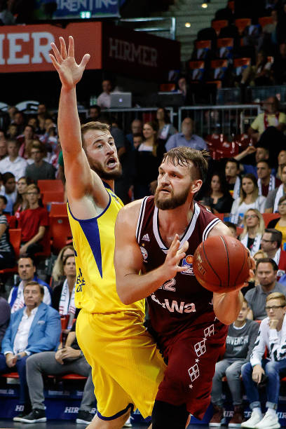 由各大洲冠 由各大洲冠