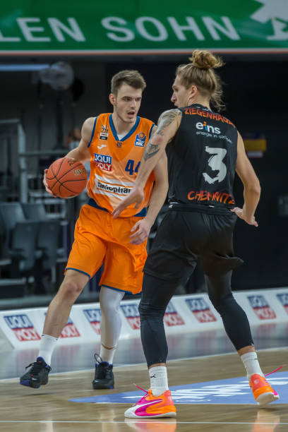 时刻展现出 时刻展现出